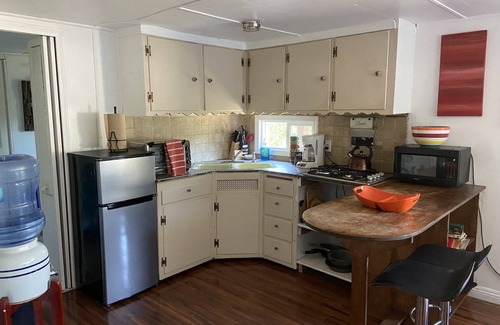 Topanga Cottage | Discover Little Topanga: Breathtaking Views & Pet-Friendly Stay