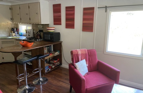 Topanga Cottage | Discover Little Topanga: Breathtaking Views & Pet-Friendly Stay