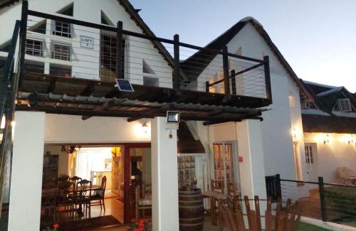 Uitenhage Bed & Breakfast | Inviting Little Tree Loft 2: Top Amenities & Guest Rated 9/10