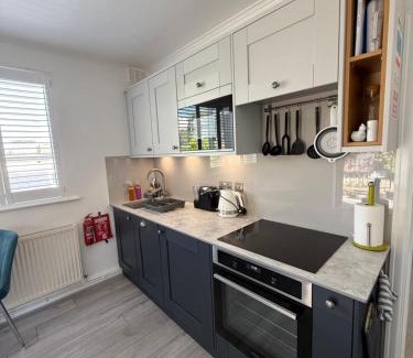 Brixham Apartment | Little Trevio - Seaside Escape with Ocean Views & Breakfast