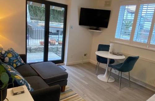 Brixham Apartment | Little Trevio - Seaside Escape with Ocean Views & Breakfast