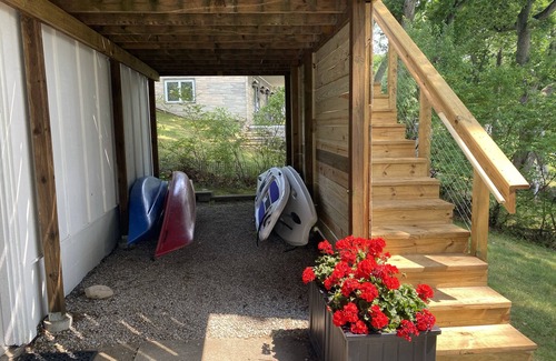 Dowagiac House | Relaxing Little Twin Lake Cottage with Ocean View & Kitchen