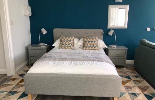 Saint Gennys Apartment | Discover Little Valley View with Breathtaking Ocean Vistas