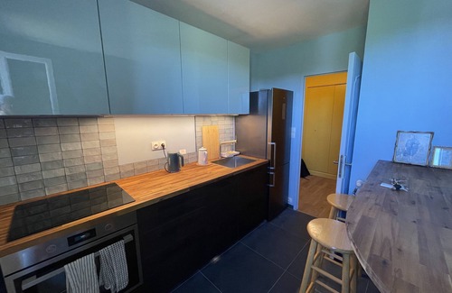 Etampes Apartment | Discover Little Venice: Family-Friendly with Pool Access