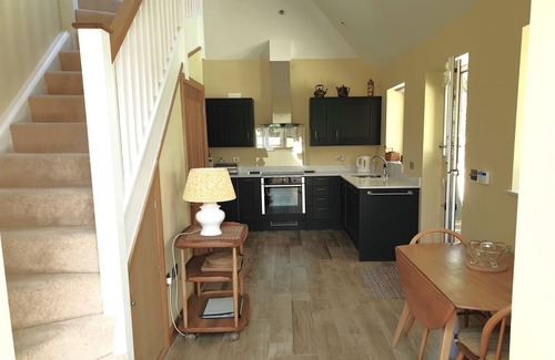Pulborough Cottage | Cozy Little Vintners Cottage: Top-Rated Getaway for Two