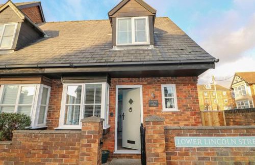 Hunstanton House | Pet-Friendly Retreat at Little Wash Cottage - 4-Star Stay