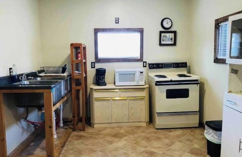 Manns Choice Cabin | Charming Little White Cabin: Riverfront Getaway & Activities