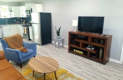 OST - South Union House | Exceptional Stay at Little White Lighthouse near Midtown