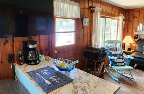 National City Cottage | Cozy Little Yellow Cottage with Ocean Views on Lake