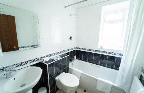 Bicester Hotel | Pet-Friendly Getaway at Littlebury Hotel with Breakfast Included