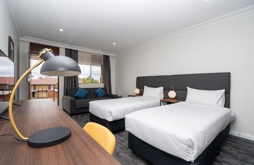 Bathurst Hotel | Discover Littomore Bathurst: Family-Friendly with Breakfast
