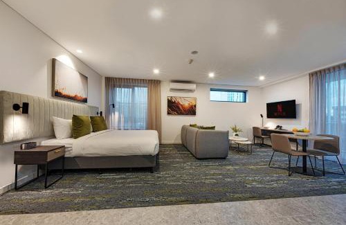 Kingswood Hotel | Discover Littomore Suites Kingswood: Family-Friendly Retreat