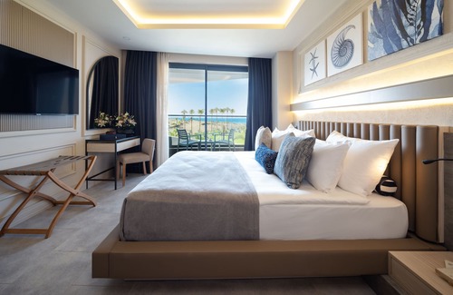 Side Resort | Experience Liu Resorts: All-Inclusive Getaway with Spa & Pool