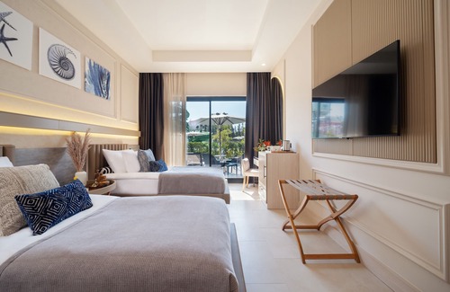 Side Resort | Experience Liu Resorts: All-Inclusive Getaway with Spa & Pool