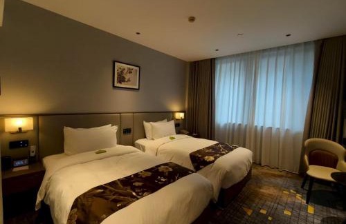 Yuexiu Hotel | Discover Liuhua Hotel: 4-Star Stay with Pool & Dining
