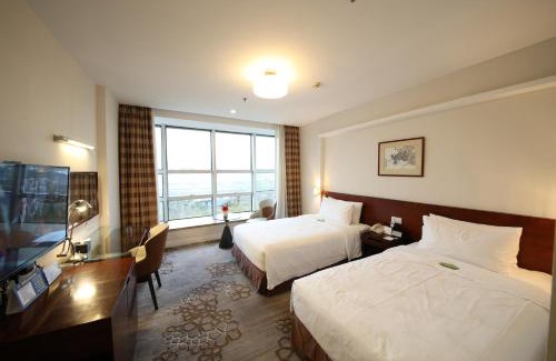 Yuexiu Hotel | Discover Liuhua Hotel: 4-Star Stay with Pool & Dining