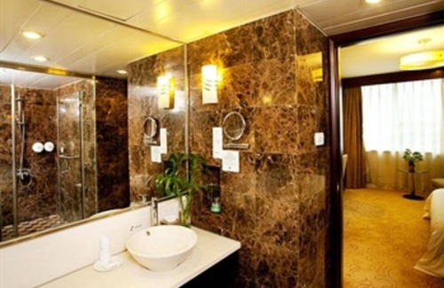 Sanyuanli Hotel | Relaxing Retreat at Liuhua Hotel with Spa & Breakfast