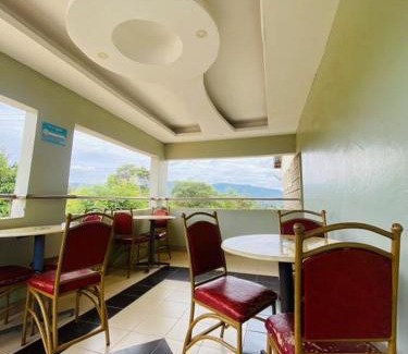 Kiritiri Hotel | Lius resort bar and hotel