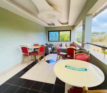 Kiritiri Hotel | Lius resort bar and hotel