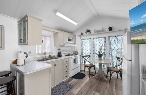 Port Isabel Cottage | Experience LIV Resort: Pet-Friendly Oceanfront Bliss