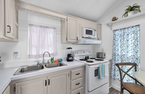 Port Isabel Cottage | Experience LIV Resort: Pet-Friendly Oceanfront Bliss