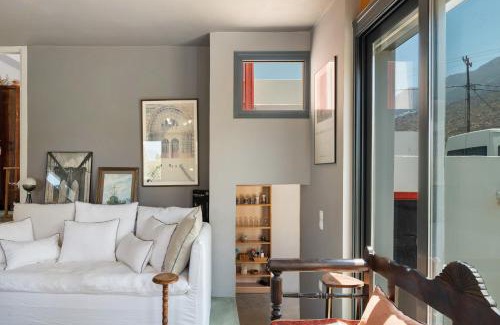 Aegiali House | Experience Family-Friendly Comfort at Livadi House Amorgos