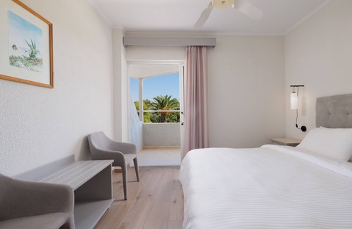 Dassia Hotel | Ocean View Retreat at Livadi Nafsika with Pool & Dining