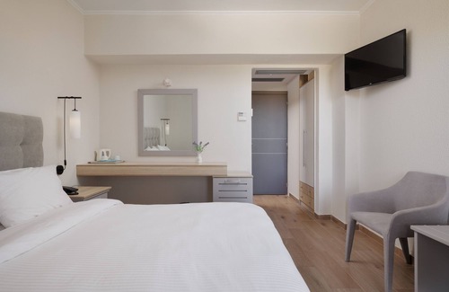 Dassia Hotel | Ocean View Retreat at Livadi Nafsika with Pool & Dining