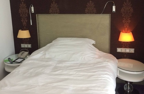 Maltepe Apartment | Refreshing Livanur Flat with Pool, Spa & Fitness Center