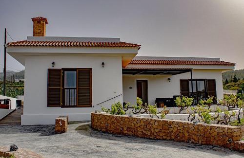 Taucho House | Relax in Adeje Taucho: Family & Pet-Friendly Getaway