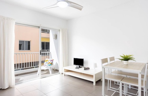 El Fraile Apartment | Pet-Friendly Comfort at LIVE ARONA CALLAO 1I