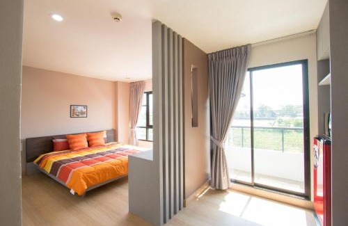 Bang Na Apartment | Welcoming Stay at Live at Home Sukhumvit 105 with Breakfast