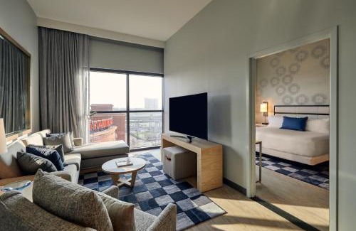 Downtown St. Louis Hotel | Explore Live! by Loews - St. Louis: Pet-Friendly Retreat