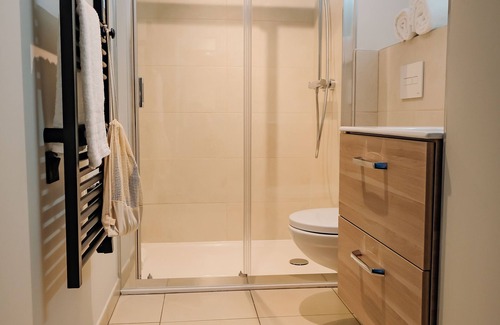 Bordeaux-Lac Hotel | Discover LIVE Hotels Bordeaux Lac with Pool & Spa Amenities