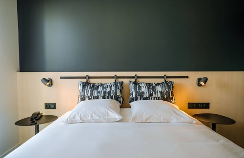 Bordeaux-Lac Hotel | Discover LIVE Hotels Bordeaux Lac with Pool & Spa Amenities