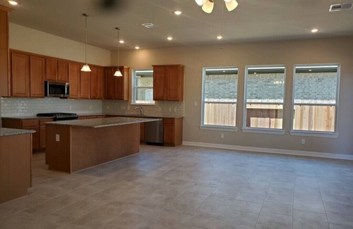 El Lago House | Experience Gulf Coast Living with Oceanfront Amenities