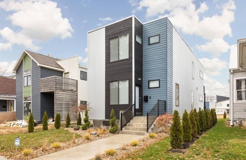 Fountain Square House | Elegant Fountain Square Home with Family-Friendly Amenities