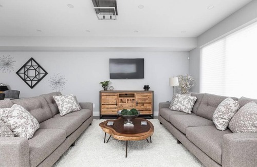 Fountain Square House | Elegant Fountain Square Home with Family-Friendly Amenities