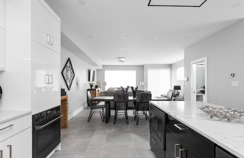 Fountain Square House | Elegant Fountain Square Home with Family-Friendly Amenities