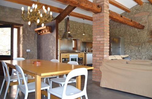 Olvan House | Discover a Beautiful Rural Apartment with Pool & Spa