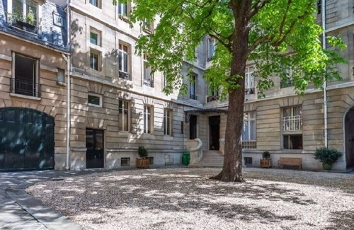 Quartier de la Plaine-de-Monceaux House | Indulge in Opulence: A Haussmann Jewel on Champs Elysées