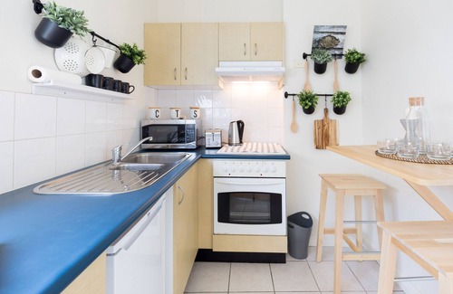 Surry Hills Apartment | Stay in Surry Hills: Walk to City with Family Amenities