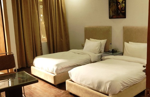 DLF City Hotel | Highly Rated Live Inn Hotel in Sector 45 with Great Amenities