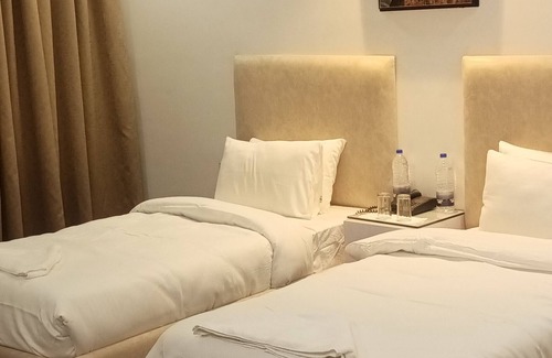 DLF City Hotel | Highly Rated Live Inn Hotel in Sector 45 with Great Amenities