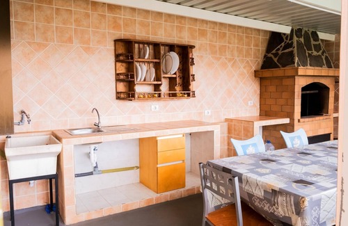 La Vera Villa | Experience Comfort at Live la Victoria - Carril with Spa & More
