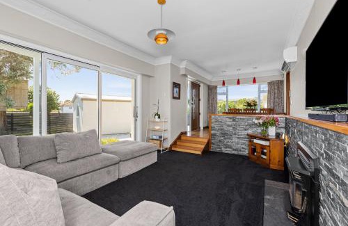 Havelock North House | Experience Comfort in the Village: 4-Star Pet-Friendly Retreat