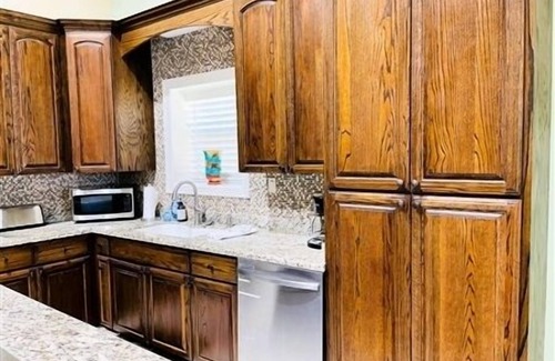 Port Mansfield Condo | Experience Comfort at Mildred's Manor: 4 Bdrm Retreat