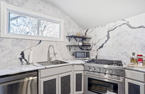 Atlanta House | Experience Regal Comfort with Family-Friendly Amenities