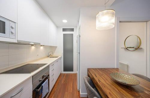 Sant Gervasi Apartment | Experience Local Living in Barcelona with Family-Friendly Amenities
