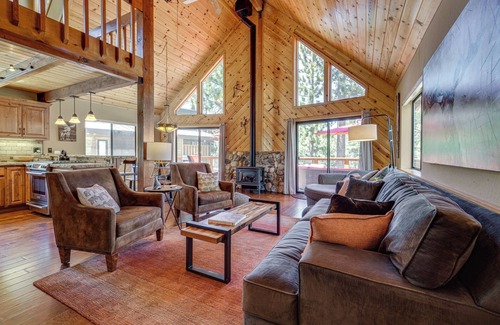 Truckee Cabin | Live Like a Local in Truckee: Luxe Cabin Near Dtwn
